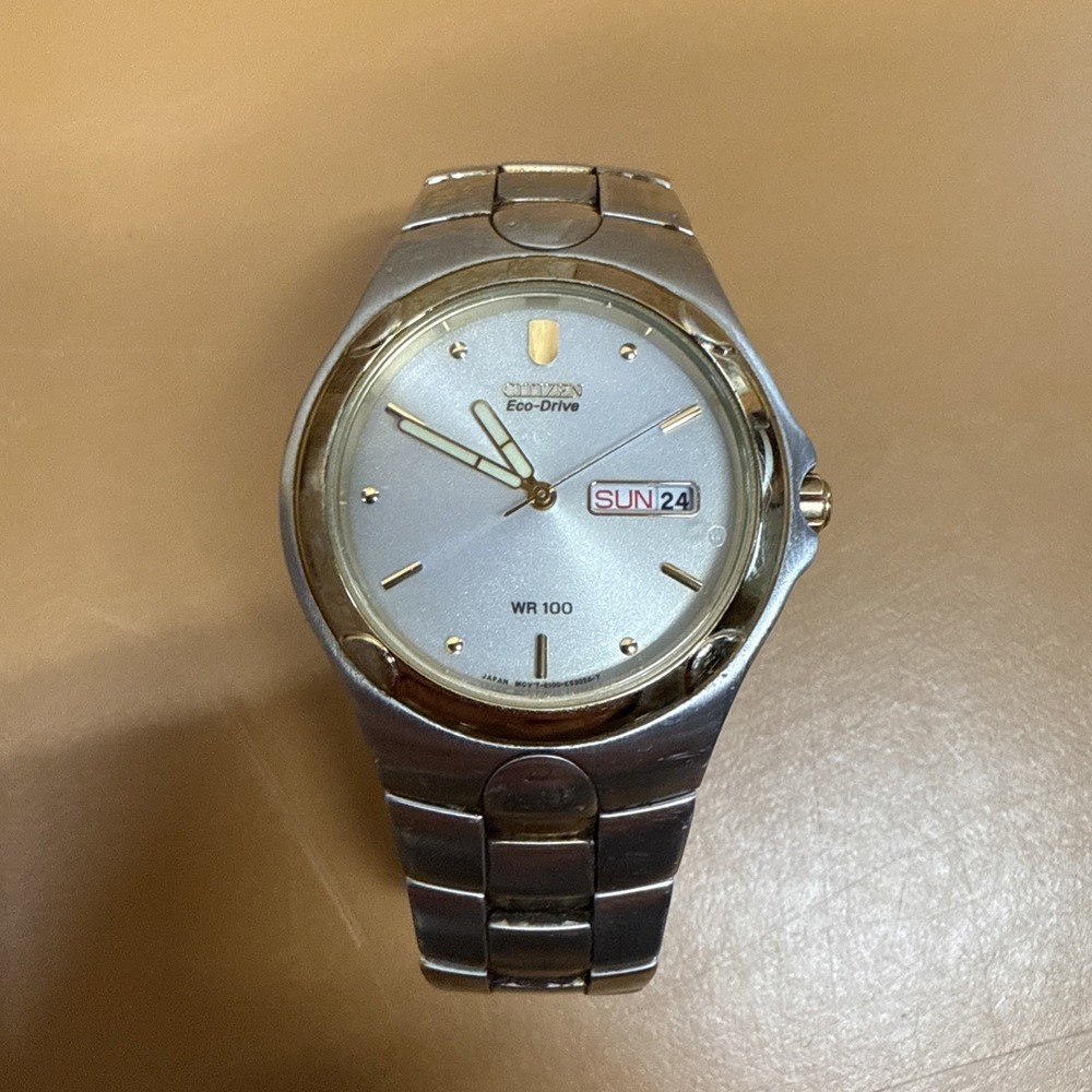 CITIZEN Eco-Drive WR 100 Wristwatch with Stainless Steel Band - Working